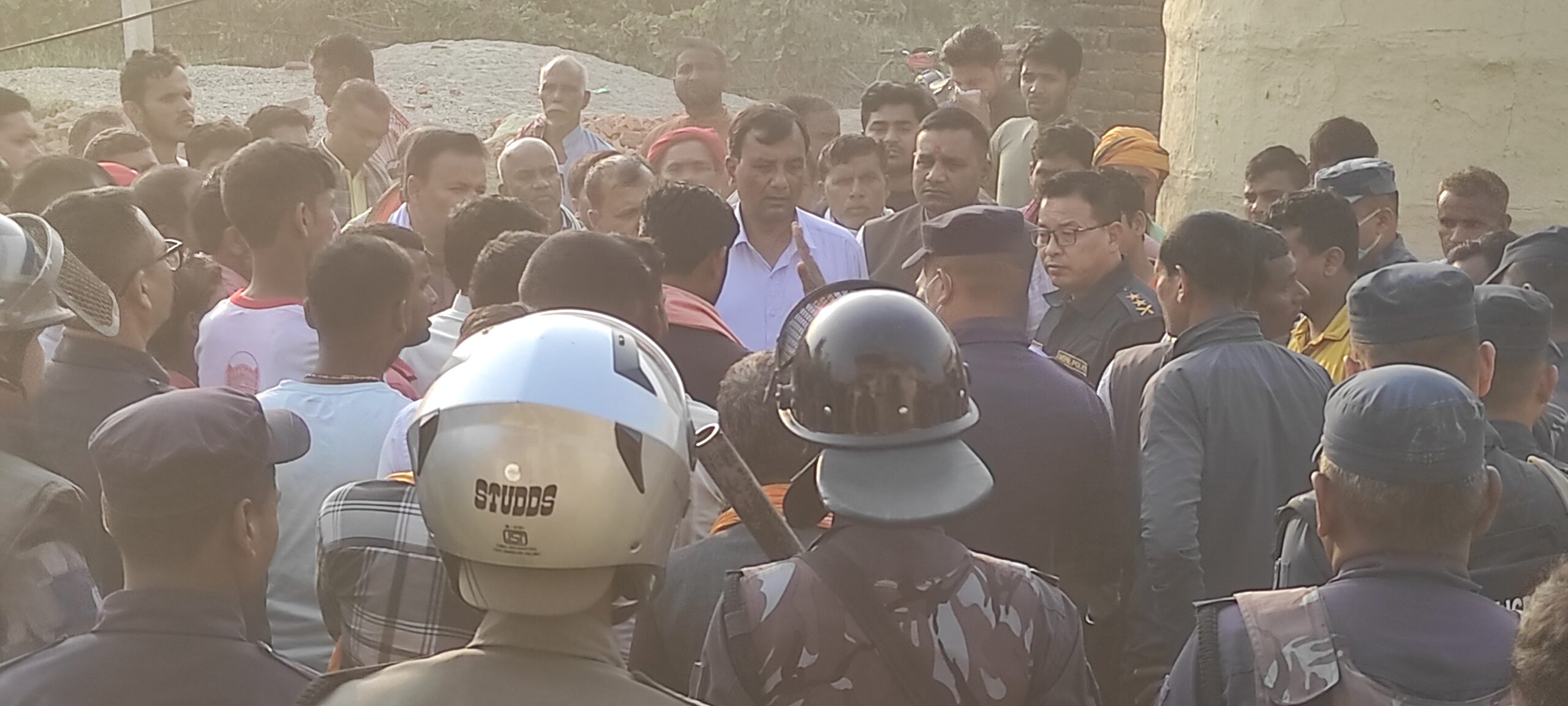 पचरौता सडक विस्तार विवादमा दर्जन घर तोडफोड, सर्वदलिय नेताद्वारा घटनाको स्थलगत  अवलोकन