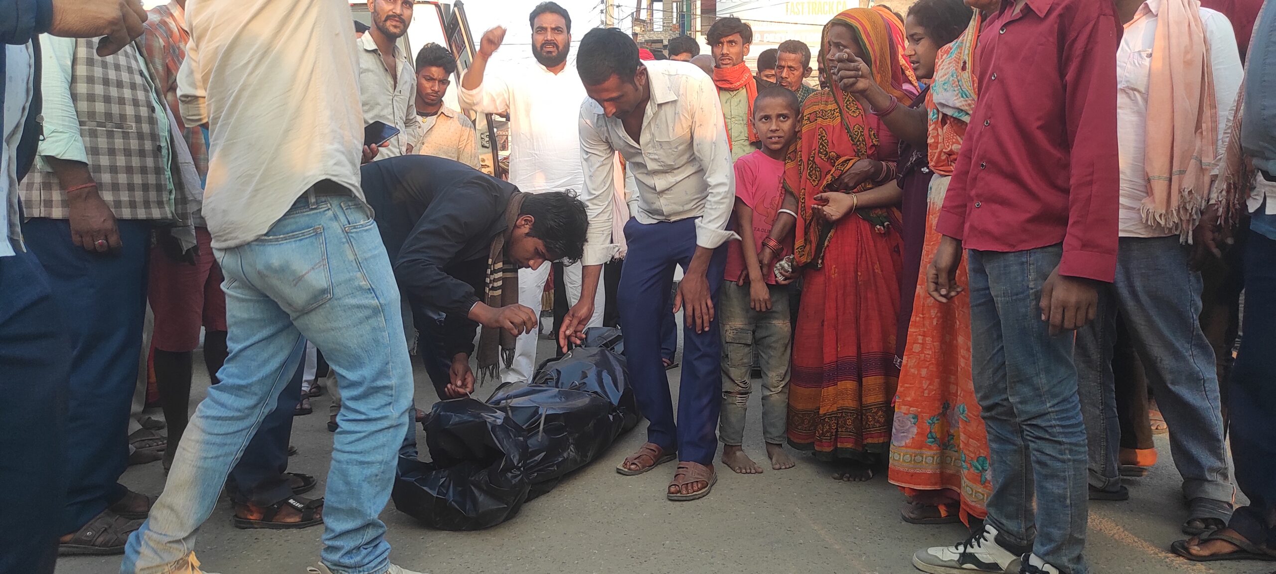 मृतक छोरीको शव राखेर मृतक परिवारजनद्धारा कलैयामा प्रदर्शन, दोषीमाथि कार्यवाहीको माग